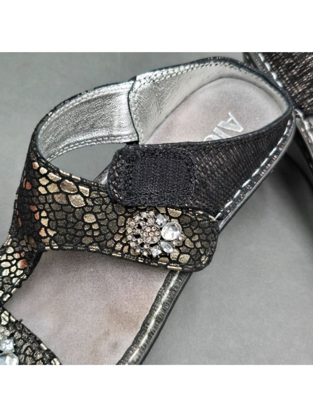 Alegria Lara Pewter Mosaic Wedge Sandals Size 37 T-Strap Comfort Slide - Picture 11 of 13